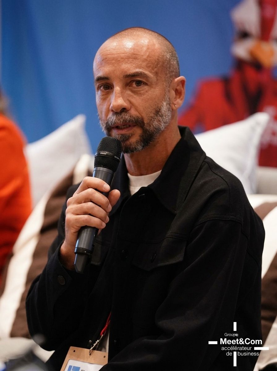 Yogi Pascaud en prise de parole lors d'une table ronde